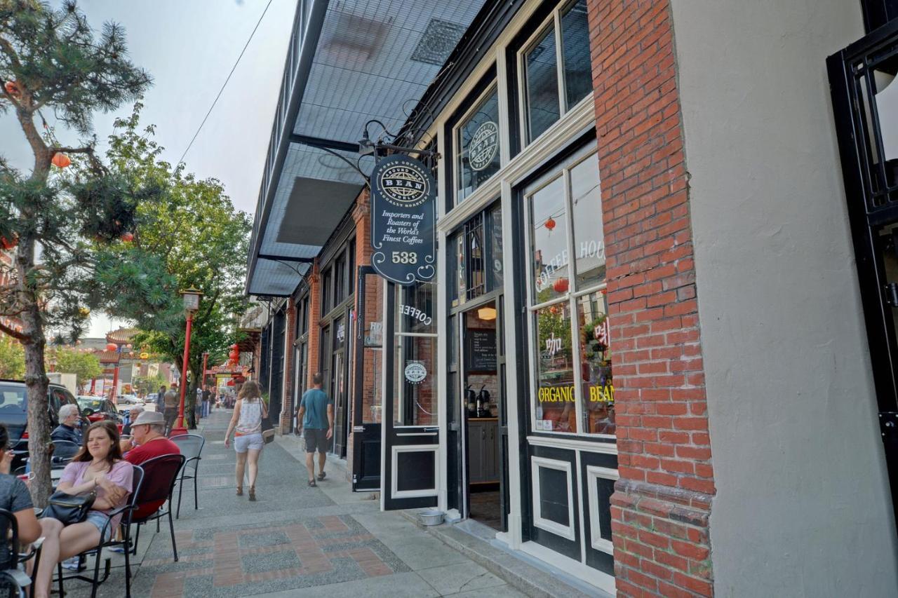 Gorgeous Old Town With Patio And Parking!
