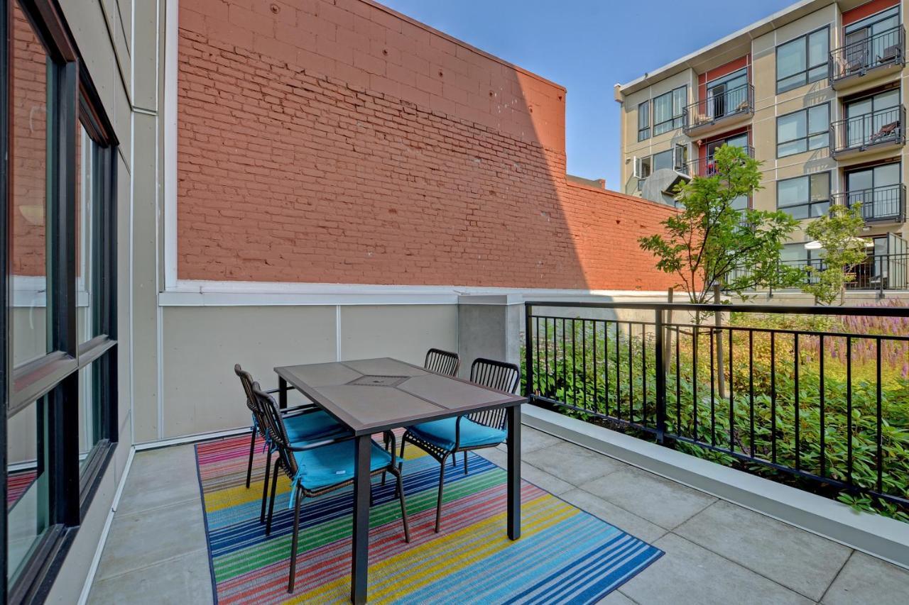Gorgeous Old Town With Patio And Parking! *