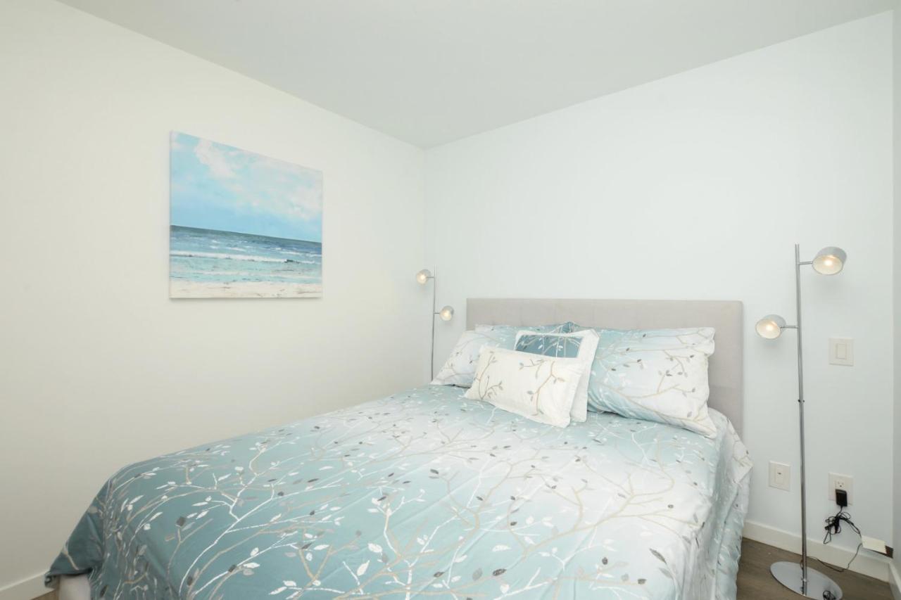 Gorgeous Old Town With Patio And Parking! Victoria